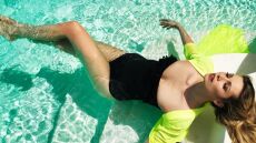 Το τέλειο κορμί της Μαριέττας Χρουσαλά στη Μύκονο