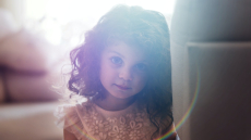 «Μαμά, πώς γεννιούνται τα παιδιά;» Ποιος είναι ο ρόλος μας στη σεξουαλική αγωγή των παιδιών