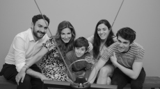 ΕΡΤ: «Τα καλύτερα μας χρόνια» - Οι πρώτες φωτογραφίες από τη νέα σειρά 