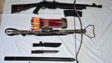 Γρεβενά: Η μπαλωθιά αποκάλυψε βαλλίστρα με βέλη και σπαθί «Κατάνα»!