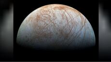 Διάστημα: Δυνητικά κατοικήσιμος ο υπόγειος ωκεανός της Ευρώπης του Δία