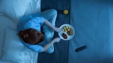 Πότε πρέπει να τρώμε βραδινό για να μην παχύνουμε