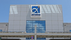 Σύσκεψη υπό τον Μητσοτάκη για το άνοιγμα στον τουρισμό: «Όχι» στις πτήσεις από Μ.Βρετανία και Σουηδία έως 15 Ιουλίου