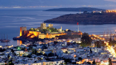 Βρετανικά ΜΜΕ κατά των Τούρκων: «48 ευρώ για κεμπάπ στην Αλικαρνασσό!»