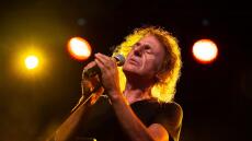 Ο Βασίλης Παπακωνσταντίνου στο Θέατρο Πέτρας