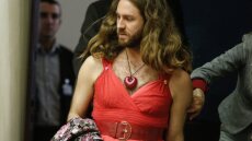 Τζέισον-Αντιγόνη: Ξύρισμα - διαμαρτυρία - «κ. Μητσοτάκη είστε φιλελεύθερος και πρέπει να το δικαιώσετε»