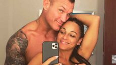 Η σέξι selfie του πυγμάχου Ράντι Όρτον με τη σύζυγό του topless