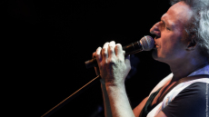 Παπακωνσταντίνου: Δεν είμαι ο ήρωας των τραγουδιών μου… Είμαι ο Βασίλης!