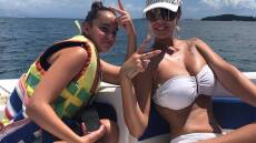 Ιωάννα Λίλη – Μαρία Ζαγοράκη: Ο ήλιος καίει πολύ στη Μύκονο 