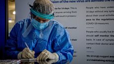 Θετική στον κορωνοϊό πενταμελής οικογένεια από τη Σερβία 