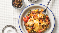 Μπριάμ φούρνου με γιαούρτι και κεφαλογραβιέρα