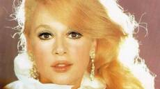 Αλίκη Βουγιουκλάκη: Το συλλεκτικό backstage βίντεο του 1992 από θεατρική φωτογράφισή της