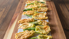 Το Αγιορείτικο μυστικό για τραγανούς κολοκυθοανθούς