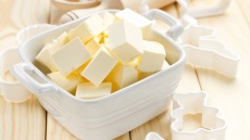 Το viral τρικ για να μαλακώσεις το βούτυρο χωρίς να το λιώσεις