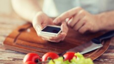 Κορωνοϊός: Διαδικτυακά ψωνίζει τρόφιμα το 1/3 των καταναλωτών