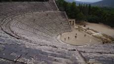 «Περίπατος» στην Επίδαυρο  με τον Βασίλη Παπαβασιλείου