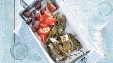 Σαρδέλες γεμιστές ψημένες σε αμπελόφυλλα