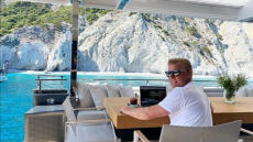 Μύκονος: Η απόβαση Γερμανού πολυεκατομμυριούχου στον Πάνορμο με το ελικόπτερο των 2 εκατ. ευρώ