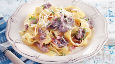 Παπαρδέλες με κοτόπουλο ραγού