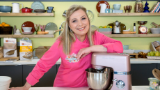 Ντίνα Νικολάου:  Ανοίγει το «Dina’s Bakery» στο MEGA