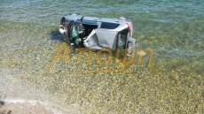 Αυτοκίνητο έπεσε στη θάλασσα στον Ωρωπό - Απεγκλωβίστηκε η 75χρονη οδηγός