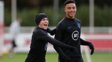 Φόντεν και Γκρίνγουντ έφεραν κορίτσια στο ξενοδοχείο και κόπηκαν από την αποστολή της Αγγλίας