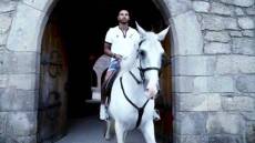 Βίντεο: Η Γκιμαράες παρουσίασε τον... καβαλάρη Ρικάρντο Κουαρέσμα