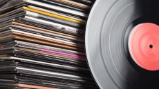 Επιστροφή στα... παλιά: Οι πωλήσεις δίσκων βινυλίου στις ΗΠΑ ξεπέρασαν αυτές των CD 