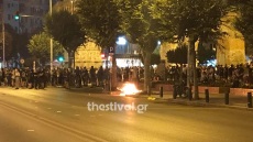Θεσσαλονίκη: Αντιεξουσιαστές έβαλαν φωτιά στην περιοχή της Καμάρας - Βίντεο
