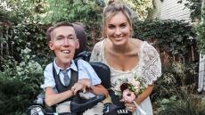 Παροξυσμός αηδιαστικών σχολίων στα social media για γάμο ζευγαριού ΥouTubers - Τι απαντούν