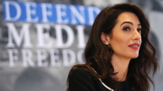 Αμάλ Κλούνεϊ: Ορίστηκε από το Διεθνές Ποινικό Δικαστήριο ειδική σύμβουλος για τη σύρραξη στο Νταρφούρ του Σουδάν