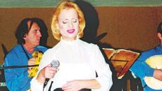 Βίκυ Μοσχολιού: Τραγικό παιχνίδι της μοίρας για τον καλόγερο αδερφό της