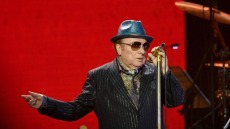  Βαν Μόρισον: «No more lockdown» - Τραγουδά κατά του «λουκέτου» στη Βρετανία λόγω πανδημίας