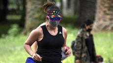 Κορωνοϊός: «Ασπίδα» και τα γυαλιά - Τι λένε οι ειδικοί