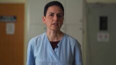 Διευθύντρια Παθολογικής Κλινικής: Οι γονείς ή πληρώνουν τα τεστ κορωνοϊού ή συνωστίζονται