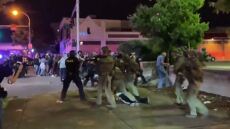 ΗΠΑ: «Εμπόλεμη ζώνη» το Λούισβιλ - Αστυνομικοί άνοιξαν πυρ κατά των διαδηλωτών 