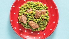 Μοσχάρι λεμονάτο με αρακά