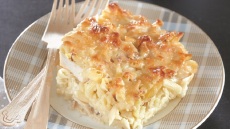 Aπλά, νόστιμα και γρήγορα: Μαγειρεύουμε πέννες φούρνου με κοτόπουλο