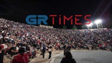 Απίστευτος συνωστισμός σε θεατρική παράσταση στη Θεσσαλονίκη