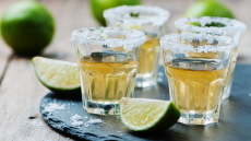 Αυτά είναι τα αλκοολούχα ποτά που αδυνατίζουν