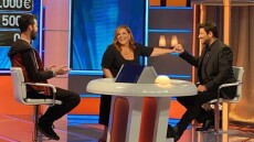 Η Βίκυ Σταυροπούλου κάνει έκπληξη στον Αλέξη Γεωργούλη στην πρεμιέρα του «Joker» 