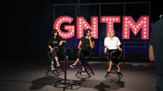 Πρώην παίκτρια του GNTM ποζάρει τόπλες στο Instagram 