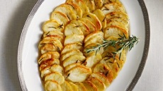 Ομοιοπαθητικός αποκαλύπτει το βότανο που μπαίνει σε όλες τις συνταγές και χαρίζει υγεία