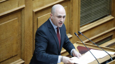 Μπογδάνος: Ζητά νομοθετική κατάργηση μπούρκας και νικάμπ