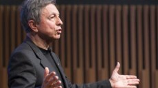 Λουκάς Καρυτινός: Ένας αθεράπευτος οραματιστής στο τιμόνι της Κρατικής Ορχήστρας Αθηνών