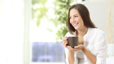 Σύνδρομο Ευερέθιστου Εντέρου: Πέντε θαυματουργά βότανα που ανακουφίζουν το φούσκωμα