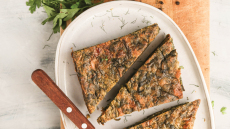 Πεντανόστιμη σπανακόπιτα χωρίς φύλλο (και χωρίς τυρί)