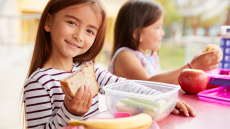 Ξεκίνησαν τα σχολικά γεύματα σε όλη την Ελλάδα
