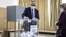 Ο Ακιντζί κάρφωσε πάλι την Τουρκία για παρεμβάσεις στην ψηφοφορία στα κατεχόμενα