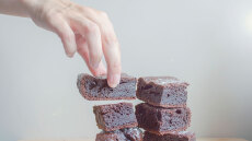 Να γιατί δεν μπορούμε να ξεχάσουμε πού είδαμε αυτό το brownie